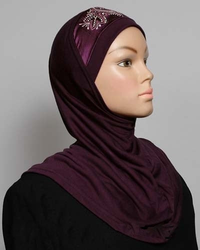 حجاب أميرة من قطعة واحدة بتصميم مطرز بالساتان Middle Eastern Boutique